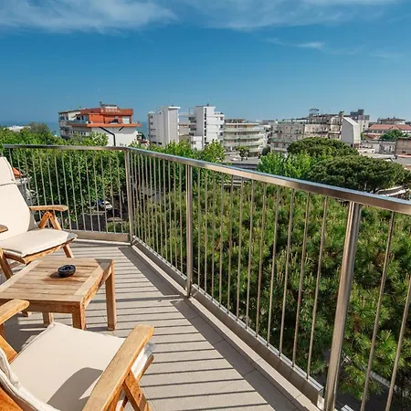 מלון Monaco 4*