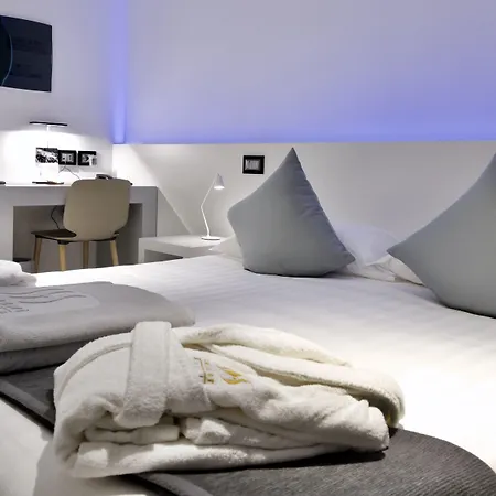 Hotel Monaco 4*